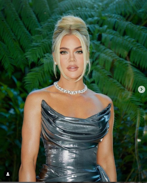 Khloé Kardashian at a wedding venue